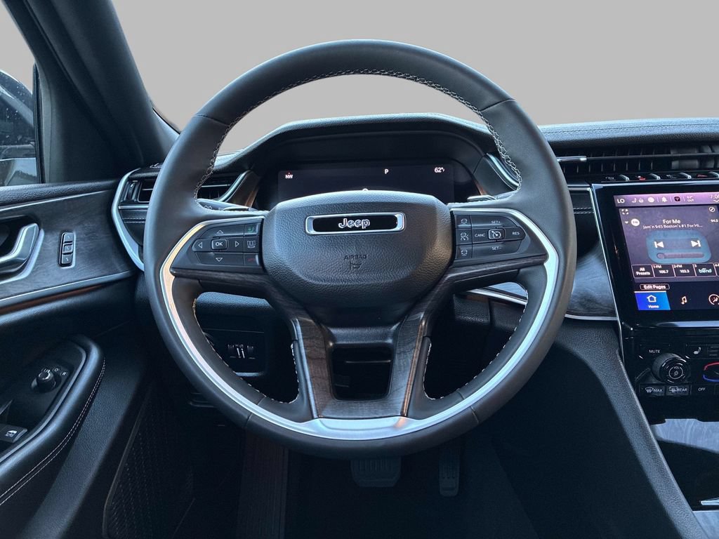 Used 2024 Jeep Grand Cherokee L Limited w/ Black Appearance Package AWD/4WD image 20