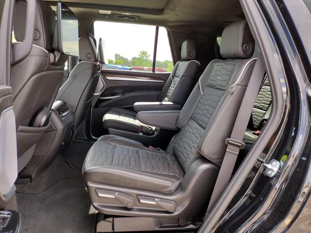 Used 2026 Cadillac Escalade Platinum Sport AWD/4WD image 9