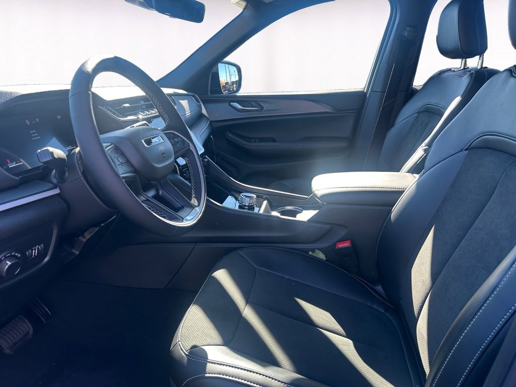New 2025 Jeep Grand Cherokee Altitude image 9