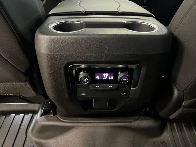Used 2025 Chevrolet Suburban LT AWD/4WD image 30