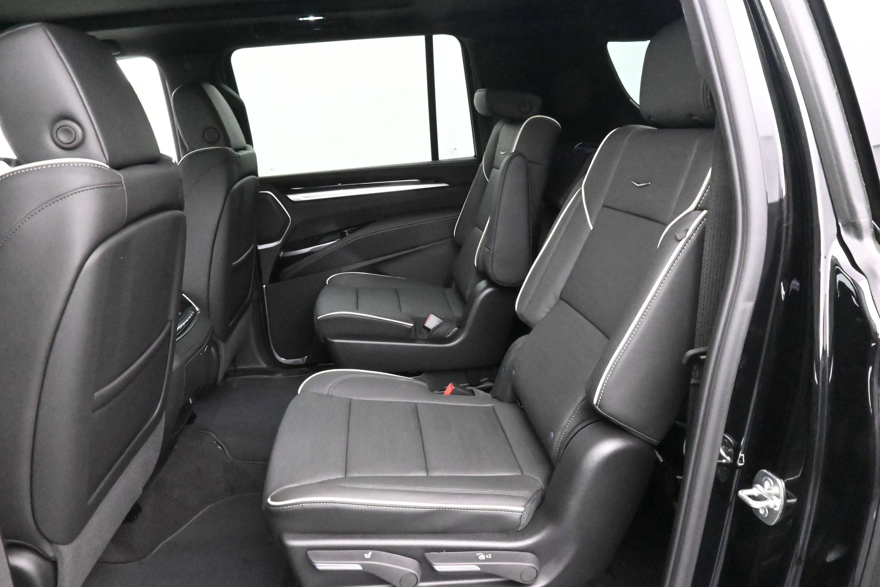 New 2027 Cadillac Escalade ESV Sport w/ Touring Package AWD/4WD image 9
