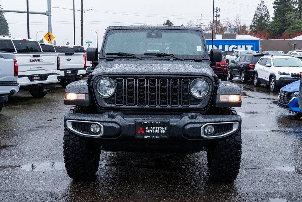 Used 2024 Jeep Gladiator Sport image 2