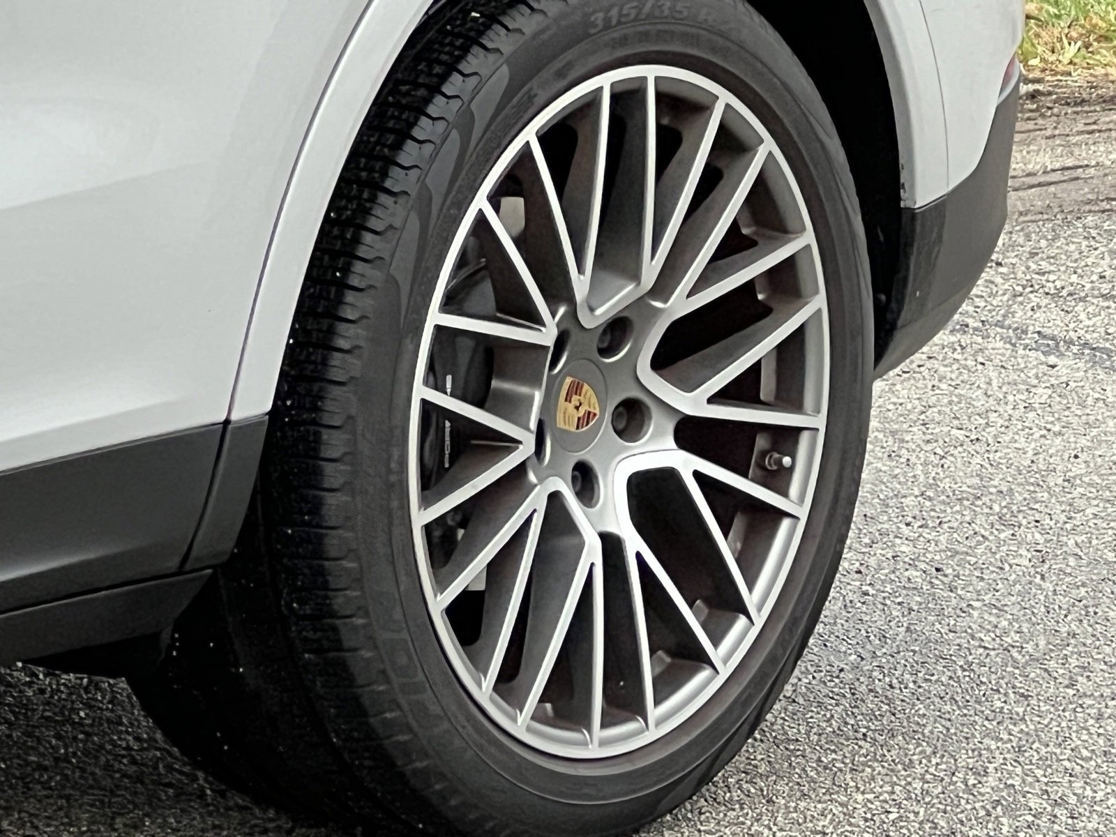 Certified 2022 Porsche Cayenne Platinum Edition image 12