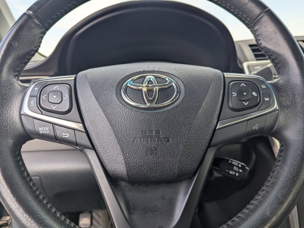 Used 2017 Toyota Camry SE w/ Moonroof Package FWD image 19
