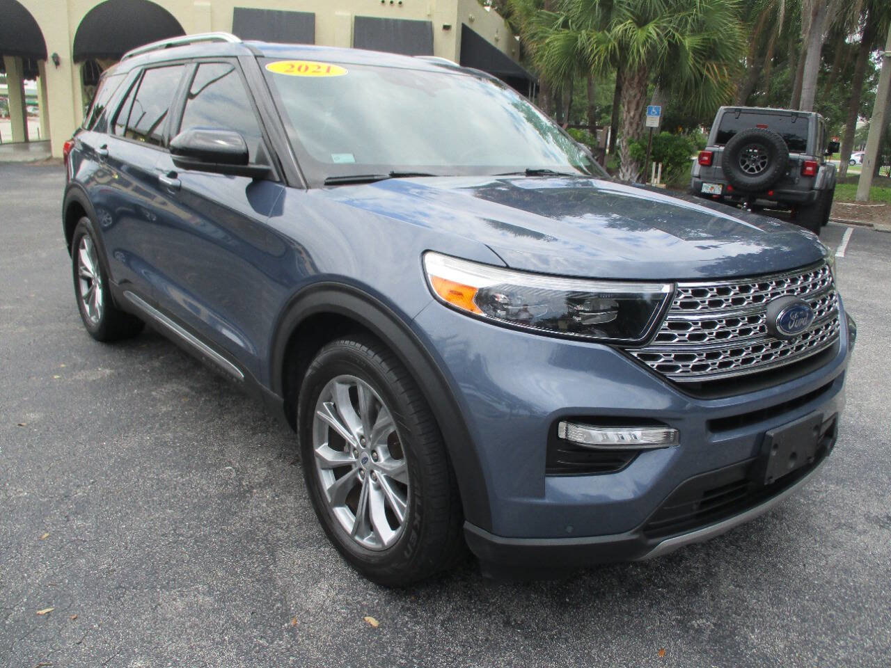 Used 2021 Ford Explorer Limited w/ Equipment Group 301A RWD image 2