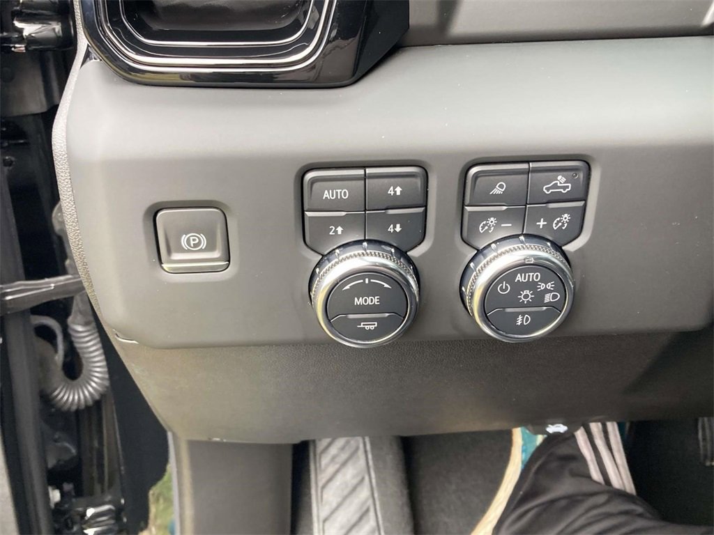 Used 2024 GMC Sierra 2500 AT4 w/ AT4 Preferred Package image 24