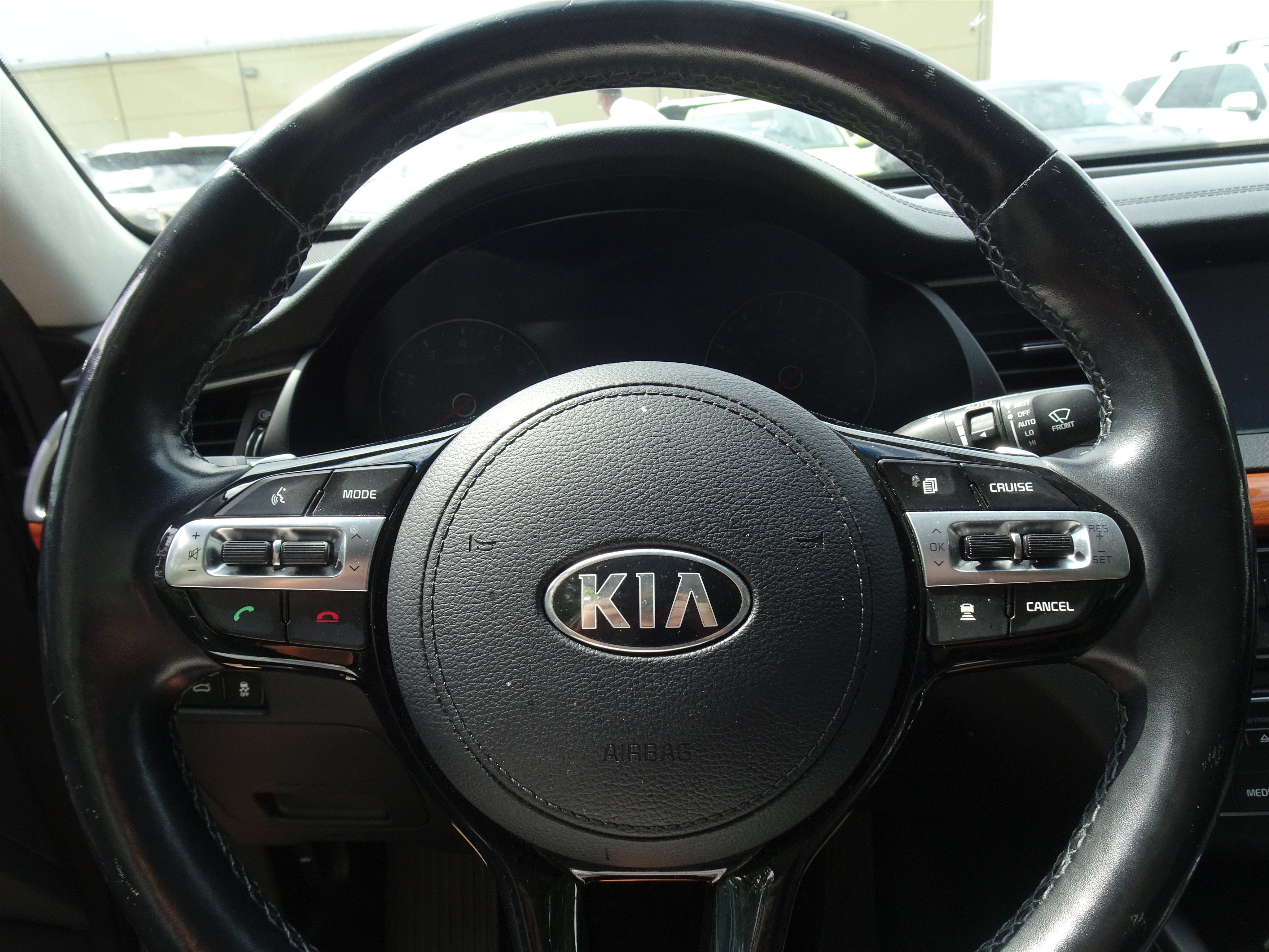 Used 2017 Kia Cadenza Technology FWD image 9