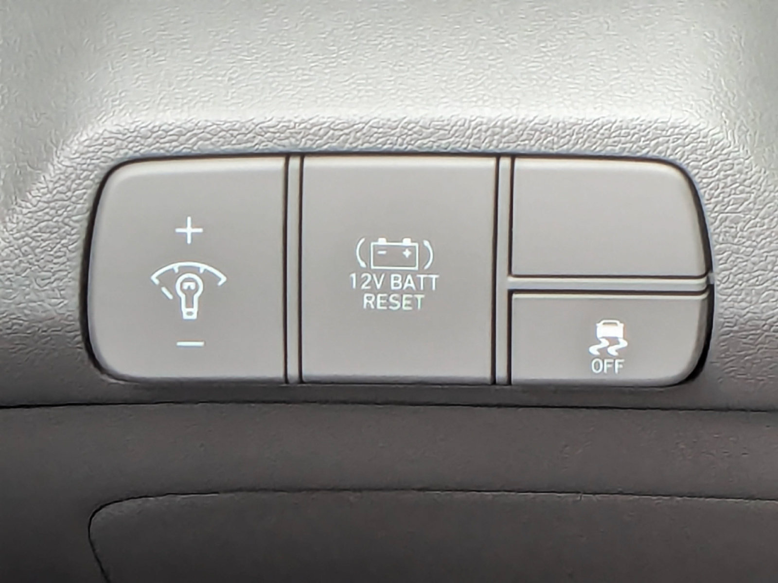 Used 2025 Hyundai Elantra SEL FWD image 33