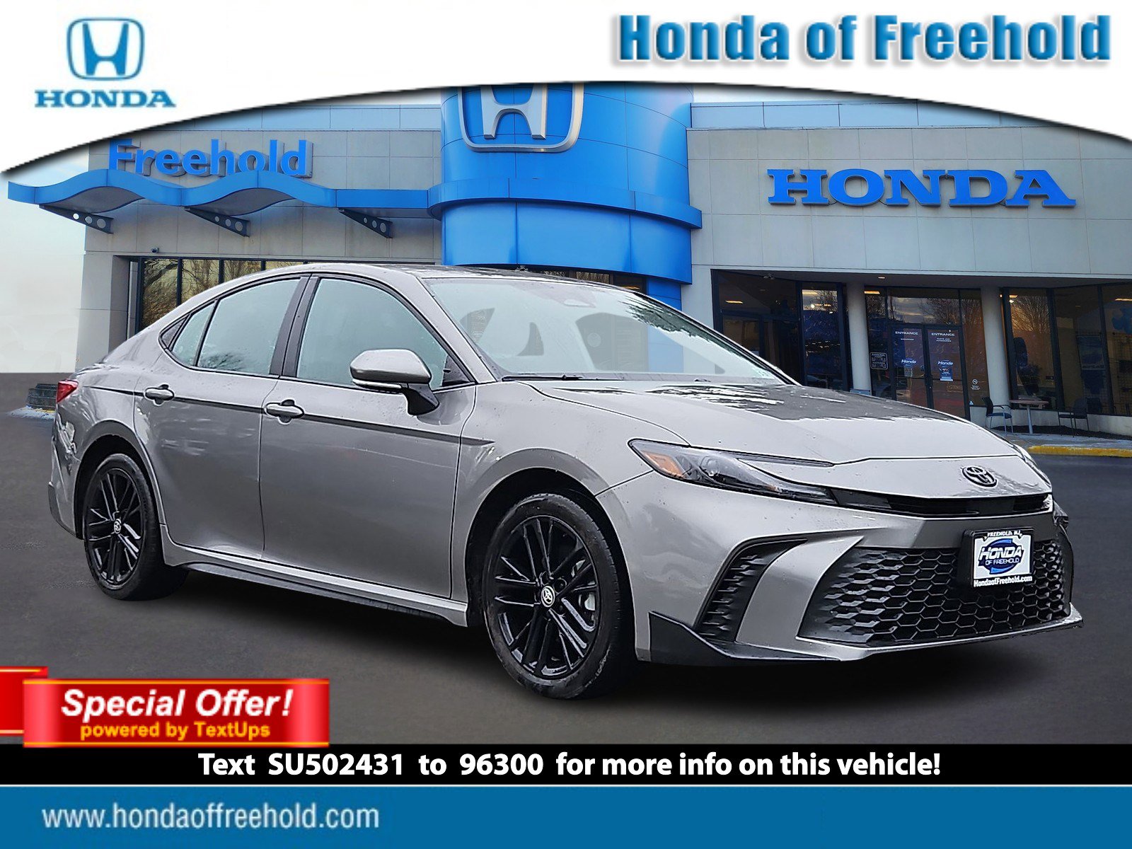 Used 2025 Toyota Camry SE image 1