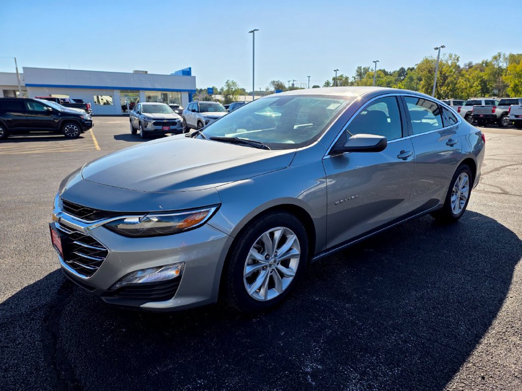Used 2025 Chevrolet Malibu LT FWD image 4