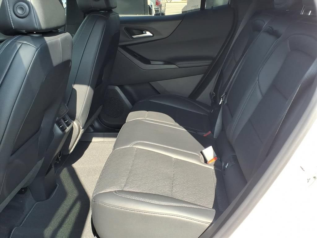 New 2027 Chevrolet Equinox LT w/ Convenience Package II FWD image 17