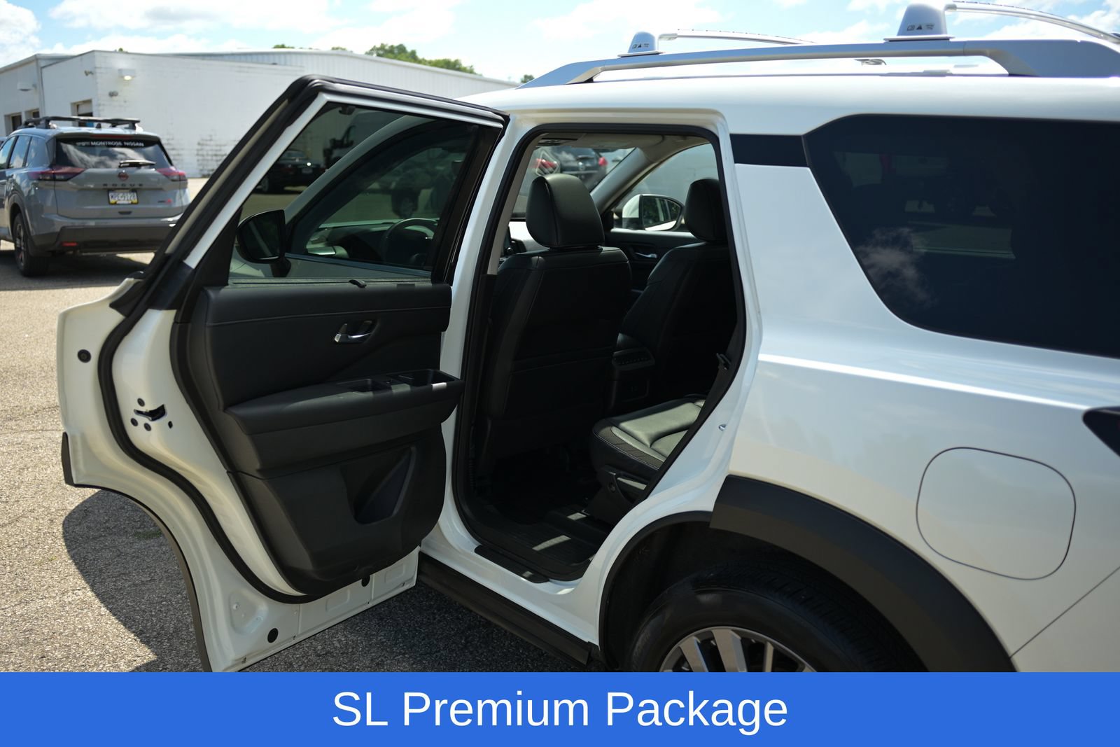 Used 2023 Nissan Pathfinder SL w/ SL Premium Package AWD/4WD image 29