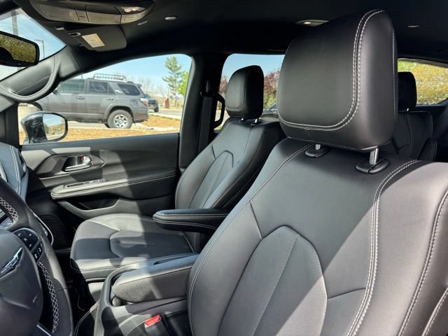 New 2026 Chrysler Pacifica Select FWD image 14