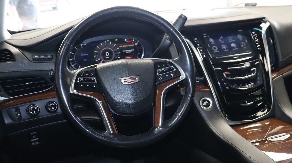Used 2018 Cadillac Escalade ESV Premium Luxury AWD/4WD image 19