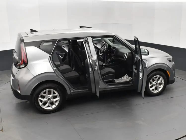 Used 2025 Kia Soul LX w/ LX Technology Package image 6