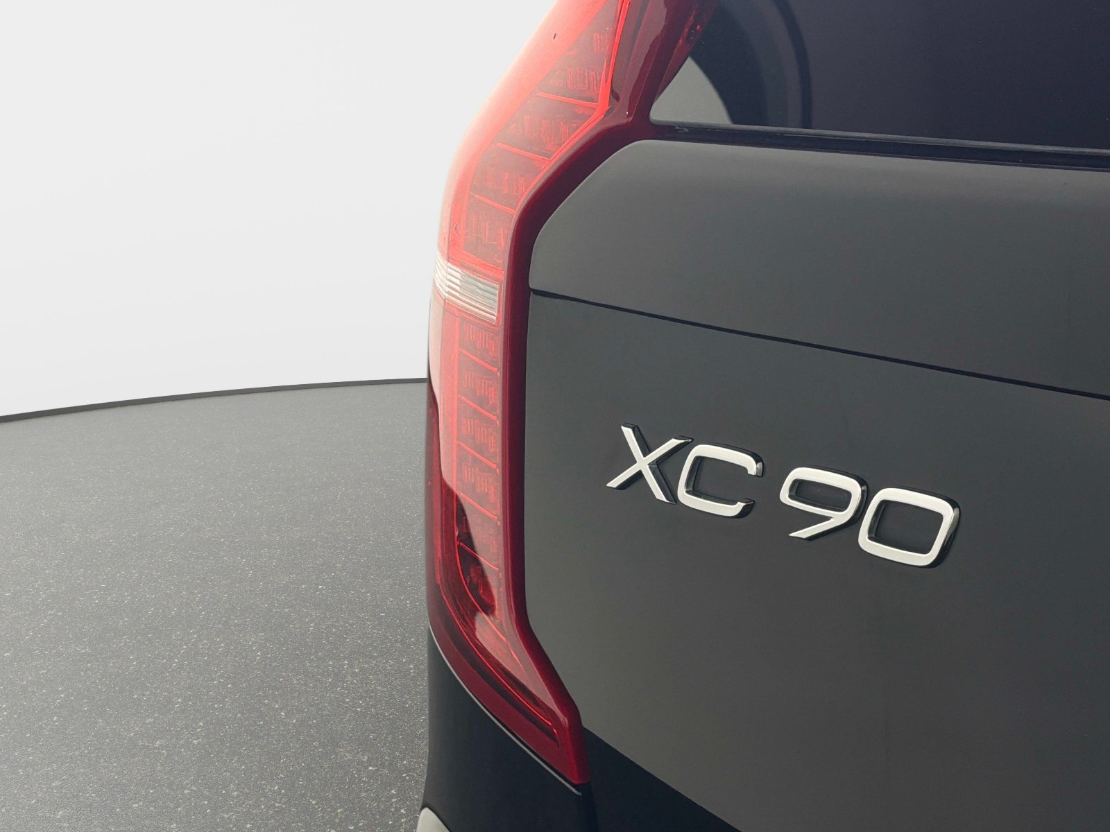 Used 2025 Volvo XC90 B6 Plus AWD/4WD image 14