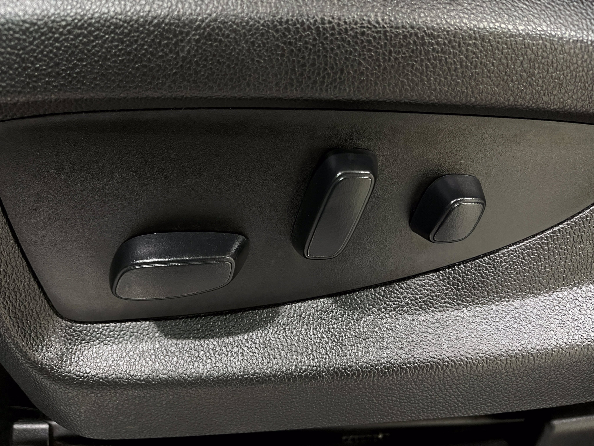 Used 2019 Chevrolet Silverado 1500 LT w/ All Star Edition AWD/4WD image 15