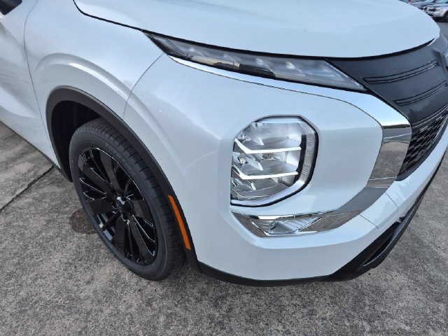 New 2026 Mitsubishi Outlander LE FWD image 9