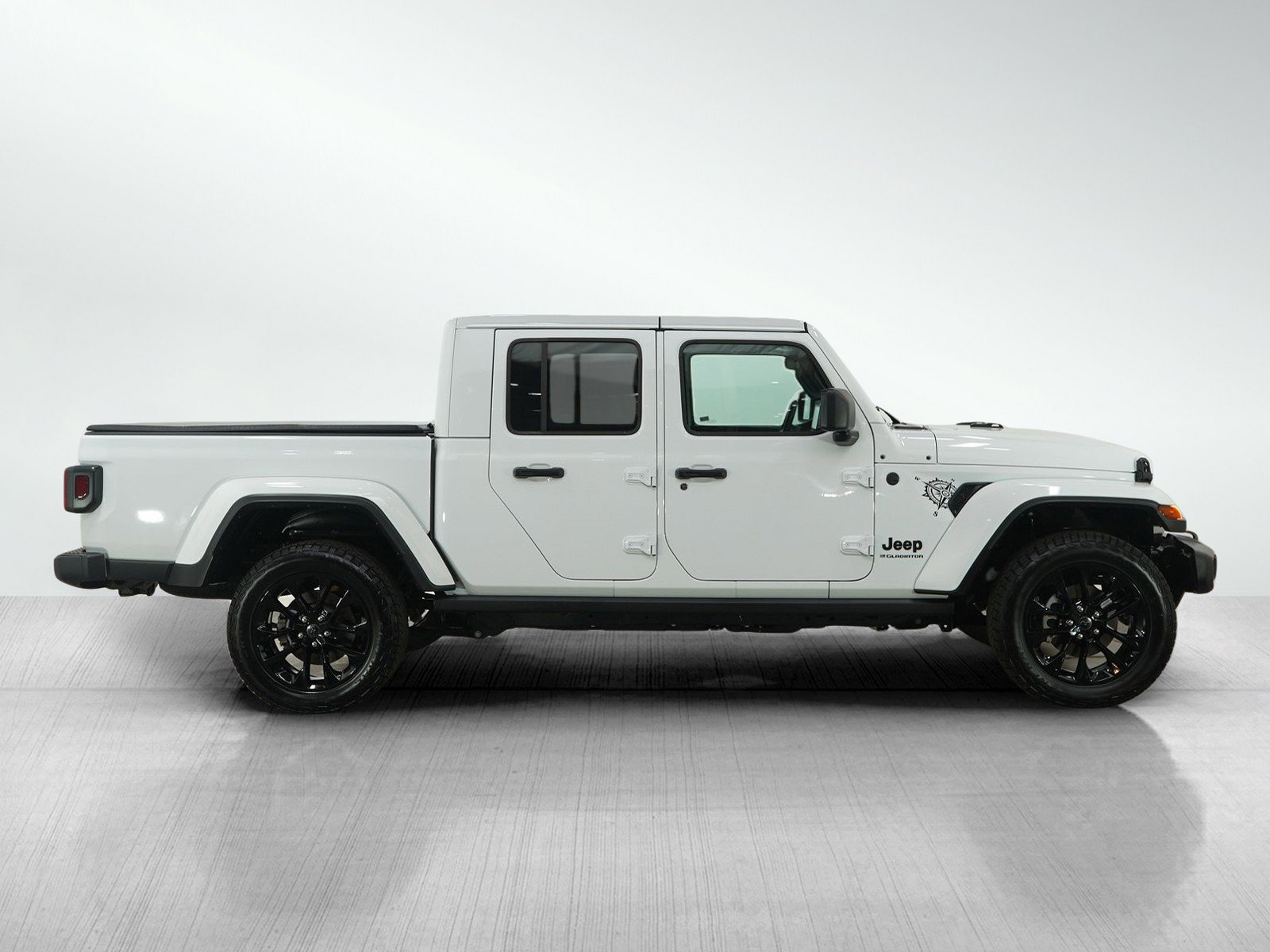 Used 2025 Jeep Gladiator Sport image 6