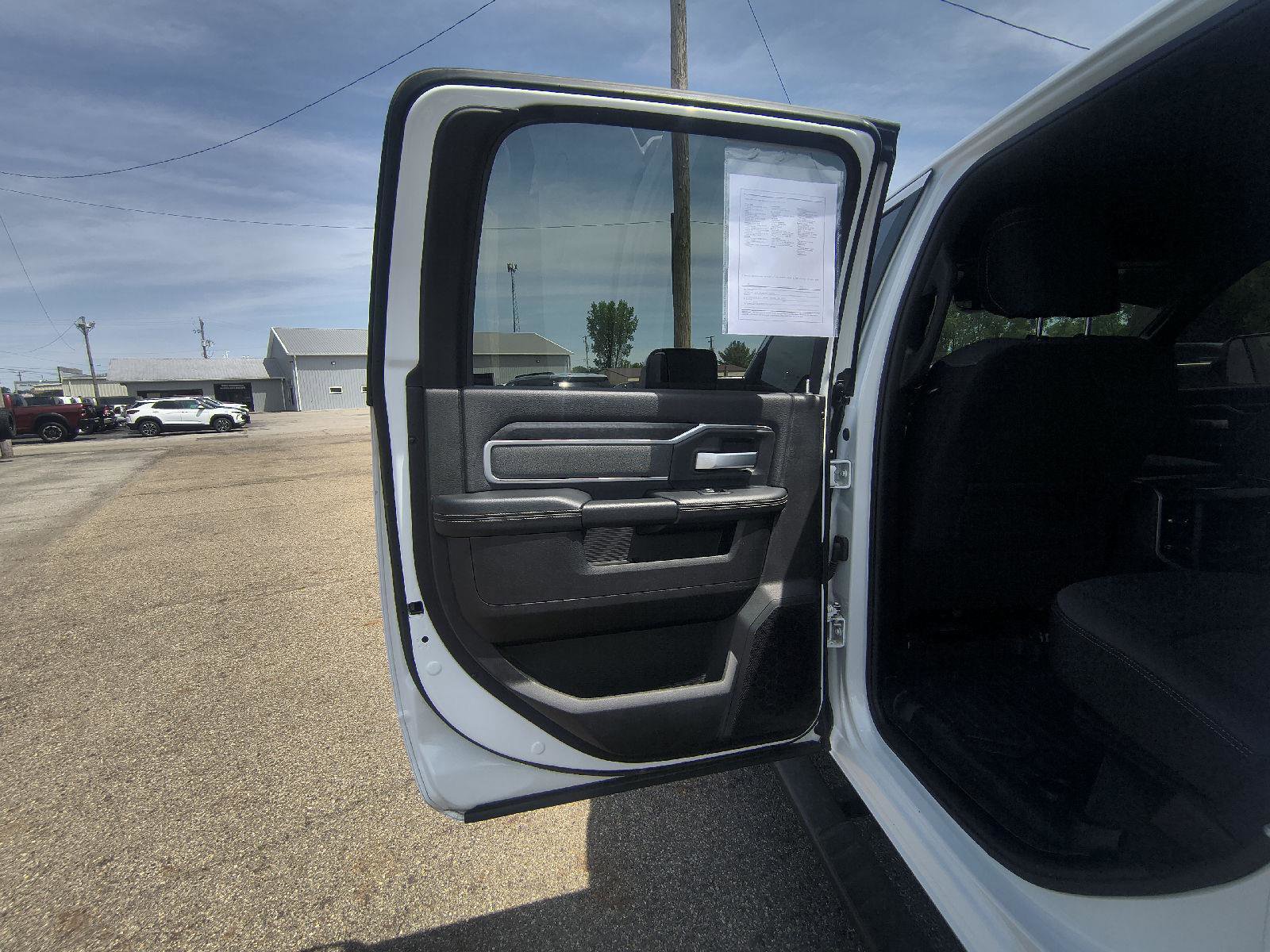Used 2022 RAM 2500 Big Horn w/ Level C Equiment Group AWD/4WD image 19