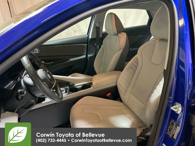 Used 2025 Hyundai Elantra Limited image 12