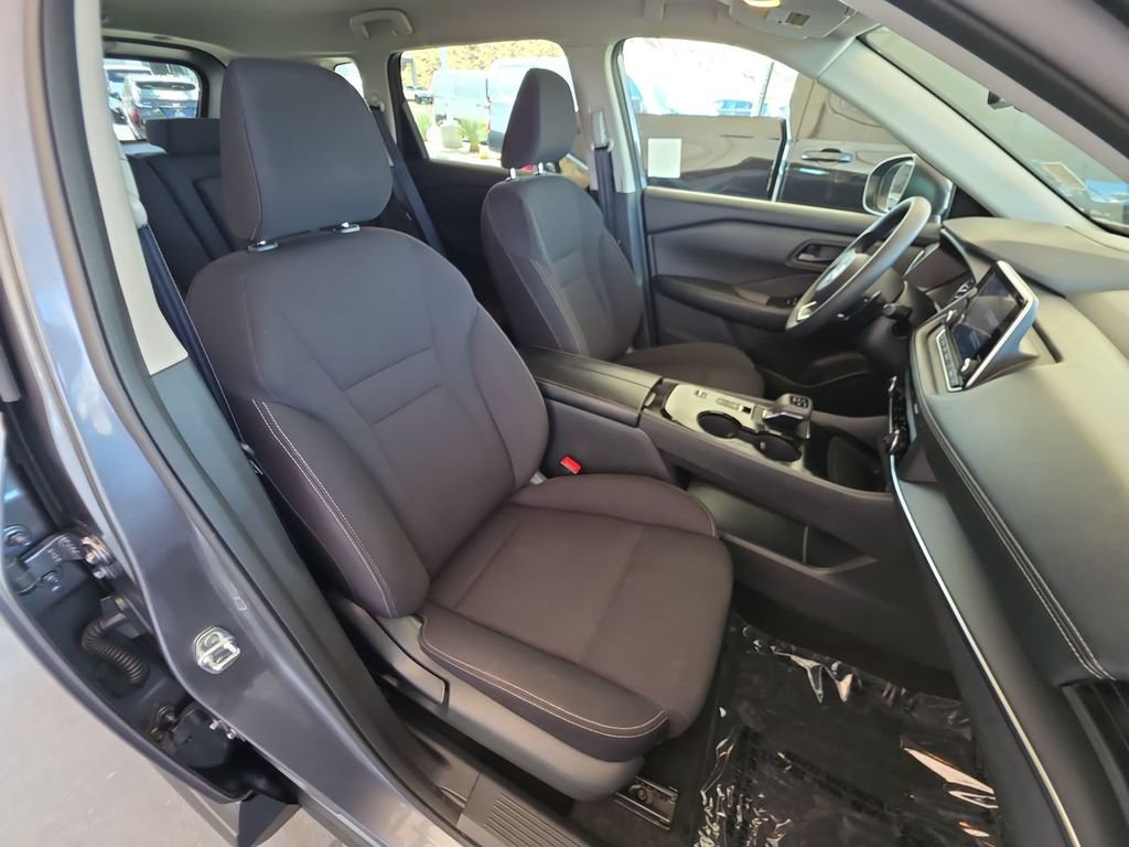 Used 2024 Nissan Rogue S FWD image 29