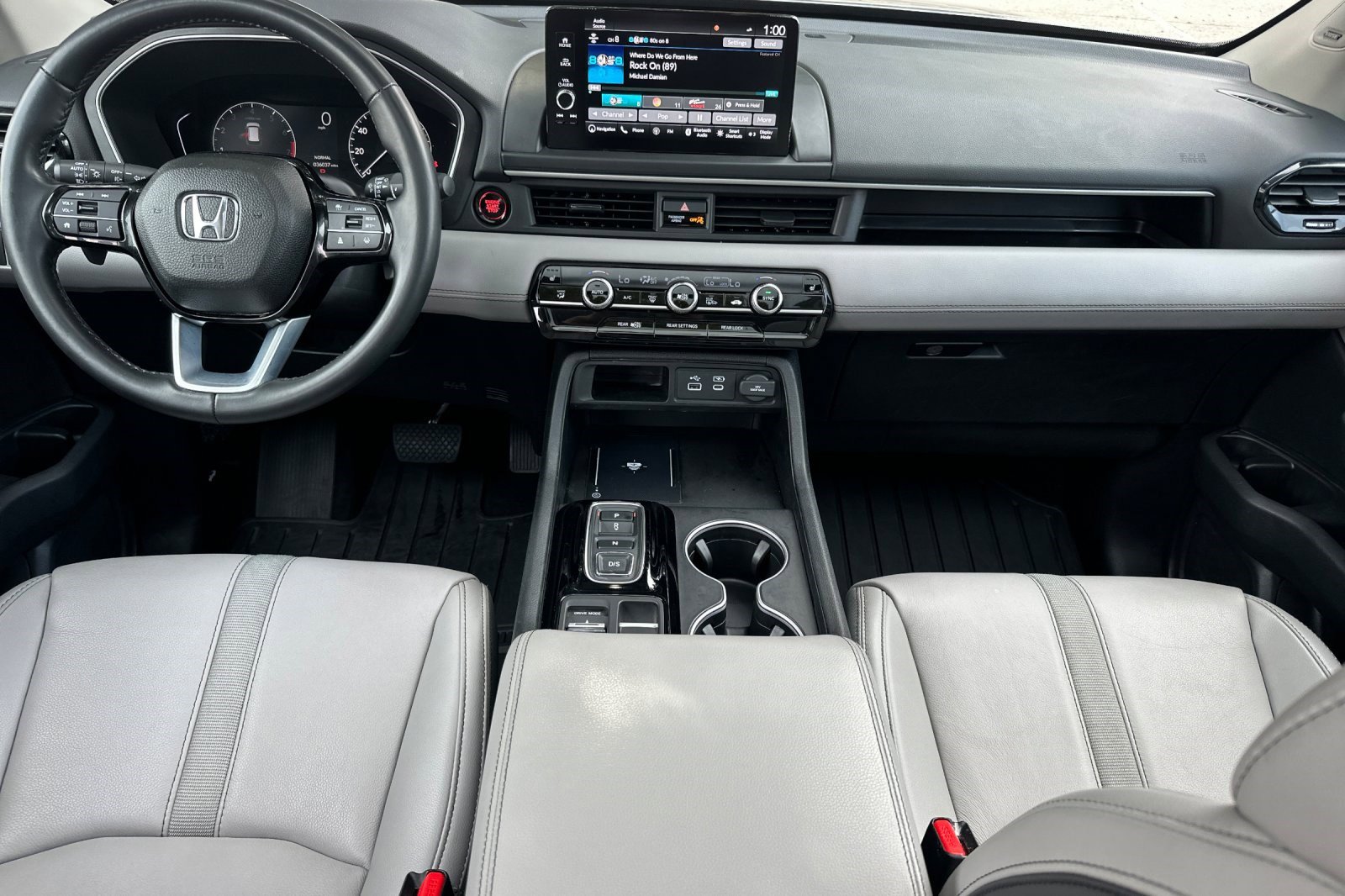 Used 2025 Honda Pilot Touring image 17