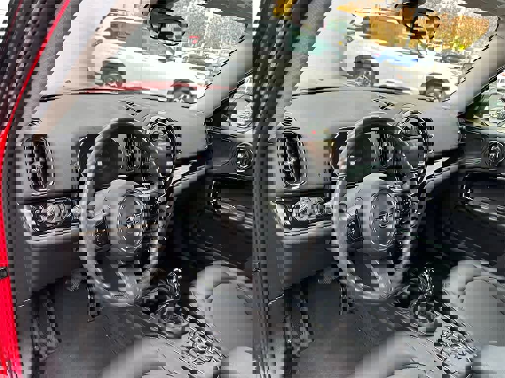 Used 2023 MINI Cooper Countryman image 2