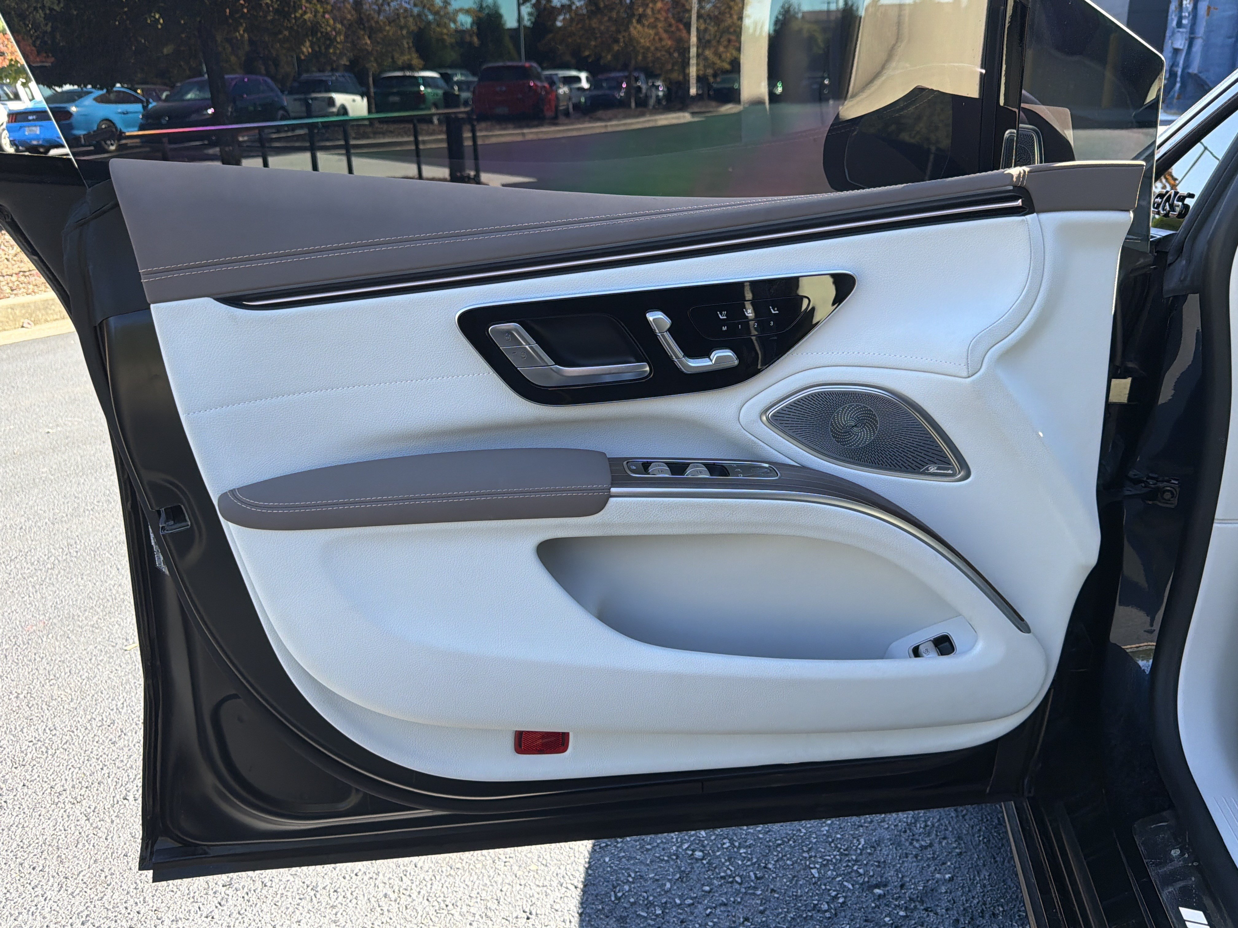 Used 2022 Mercedes-Benz EQS AMG 4MATIC w/ Exclusive Trim Package image 25