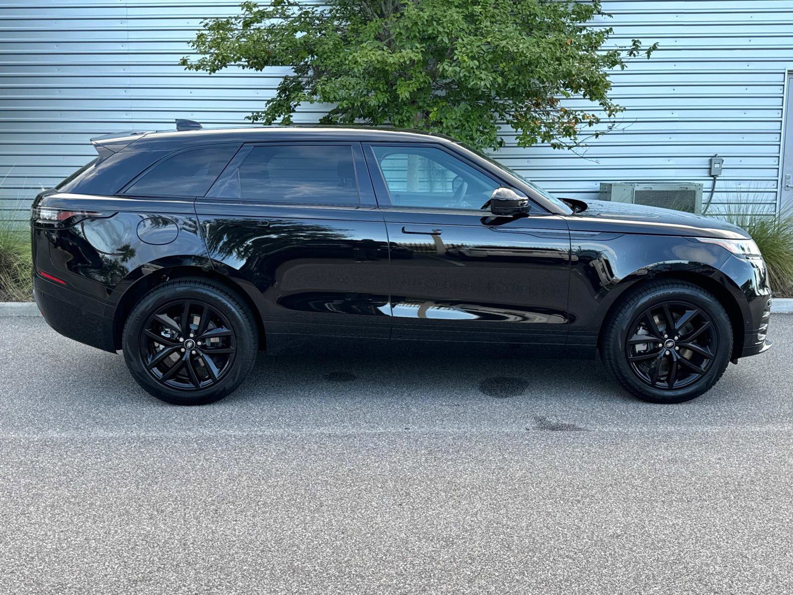 New 2026 Land Rover Range Rover Velar Dynamic SE image 5