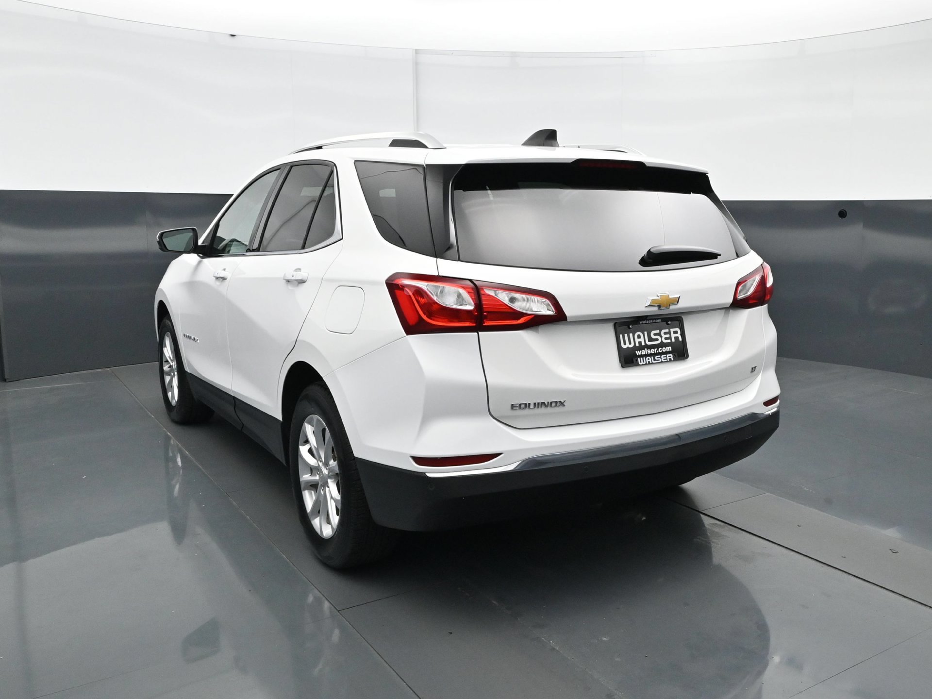 Used 2018 Chevrolet Equinox LT w/ Sun & Infotainment Package FWD image 5