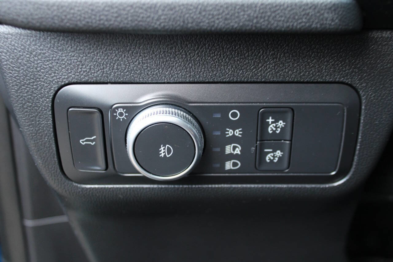 Used 2020 Ford Escape SEL image 12