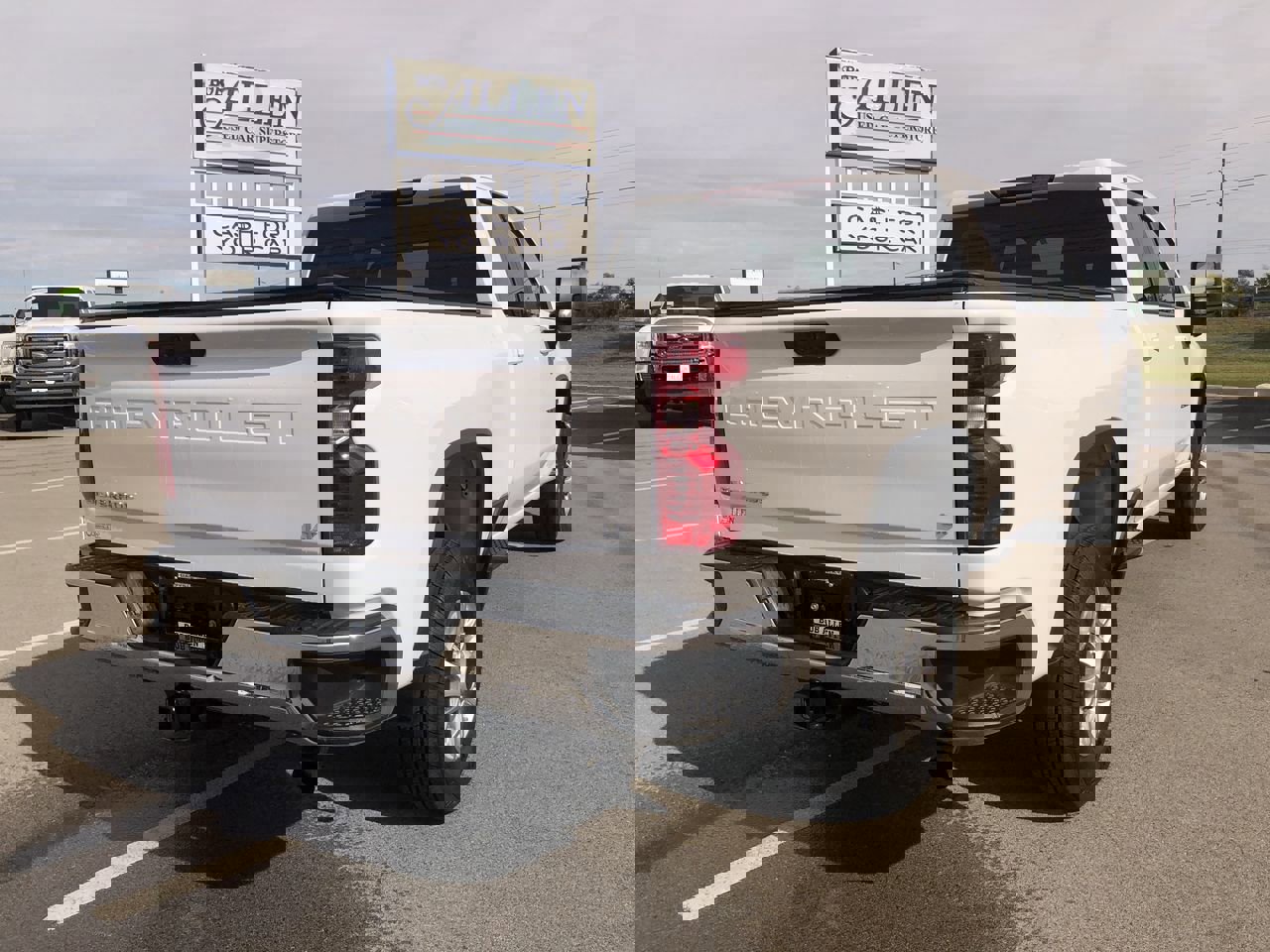 Used 2024 Chevrolet Silverado 2500 LT w/ Convenience Package image 5