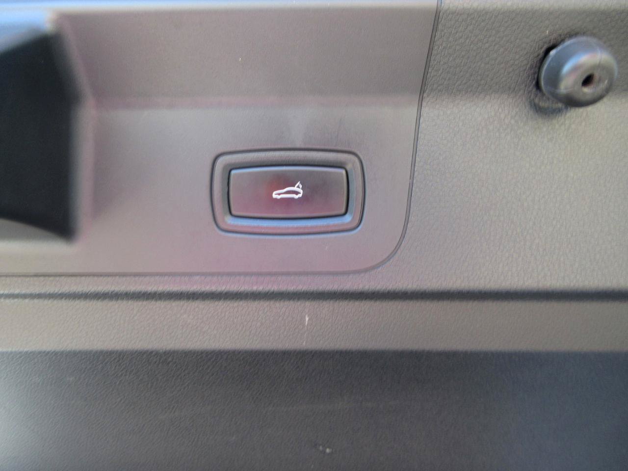 Used 2019 Porsche Panamera RWD image 37