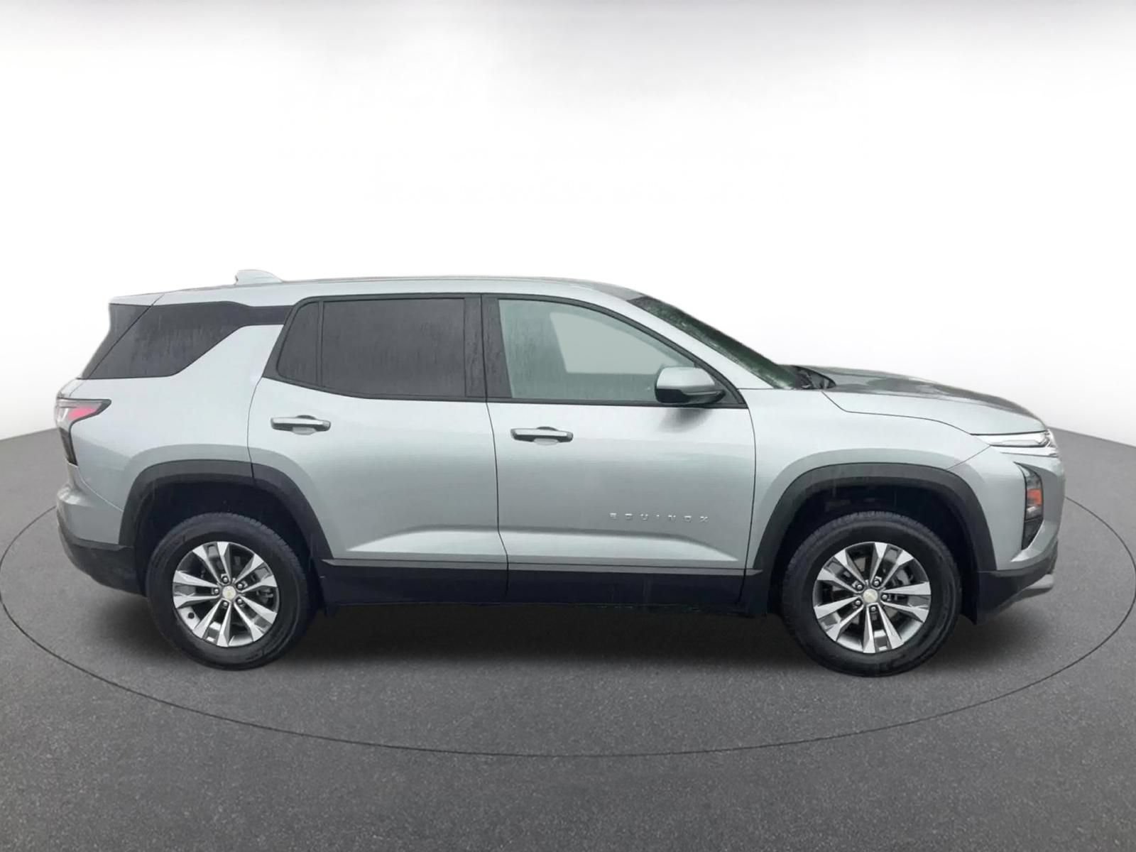 Used 2025 Chevrolet Equinox LT FWD image 16