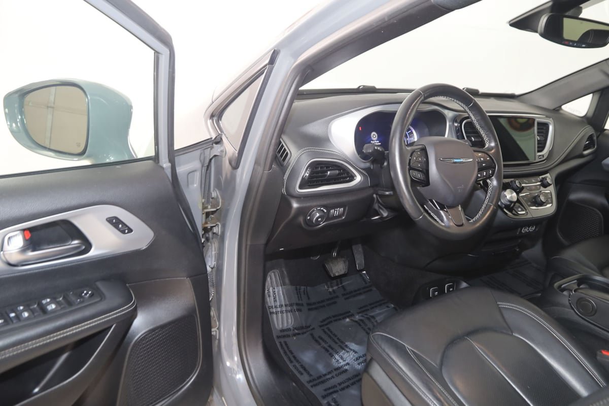Used 2021 Chrysler Pacifica Touring-L w/ S Appearance Package FWD image 50