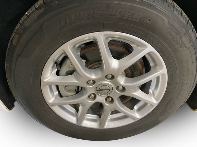 Used 2023 Chrysler Voyager LX FWD image 9