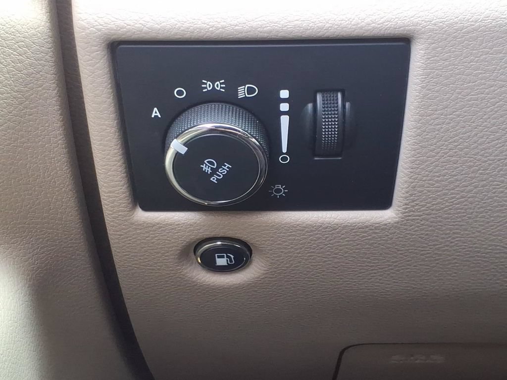 Used 2021 Jeep Grand Cherokee Limited AWD/4WD image 41