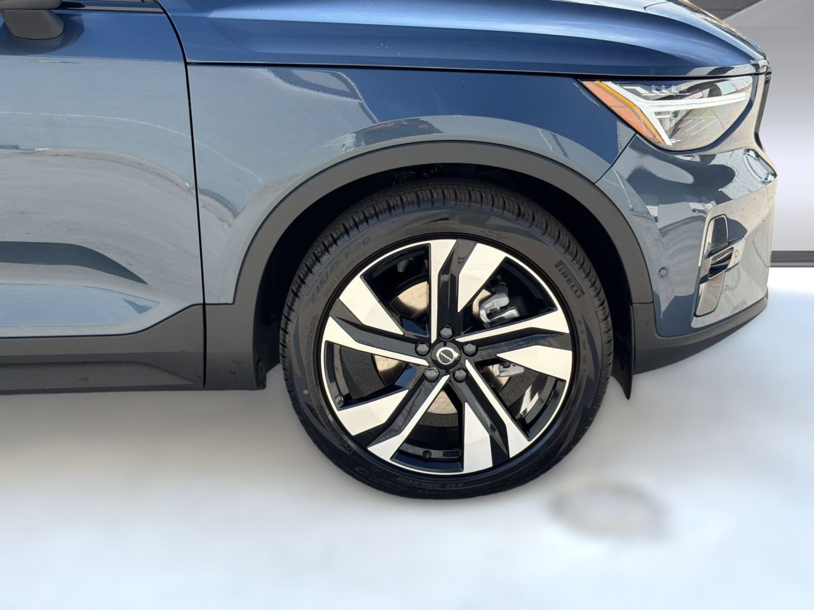 New 2026 Volvo XC40 B5 Ultra w/ Protection Package Premier AWD/4WD image 12