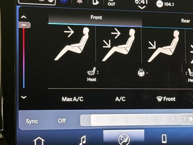 Used 2023 Chrysler Pacifica Touring-L image 33