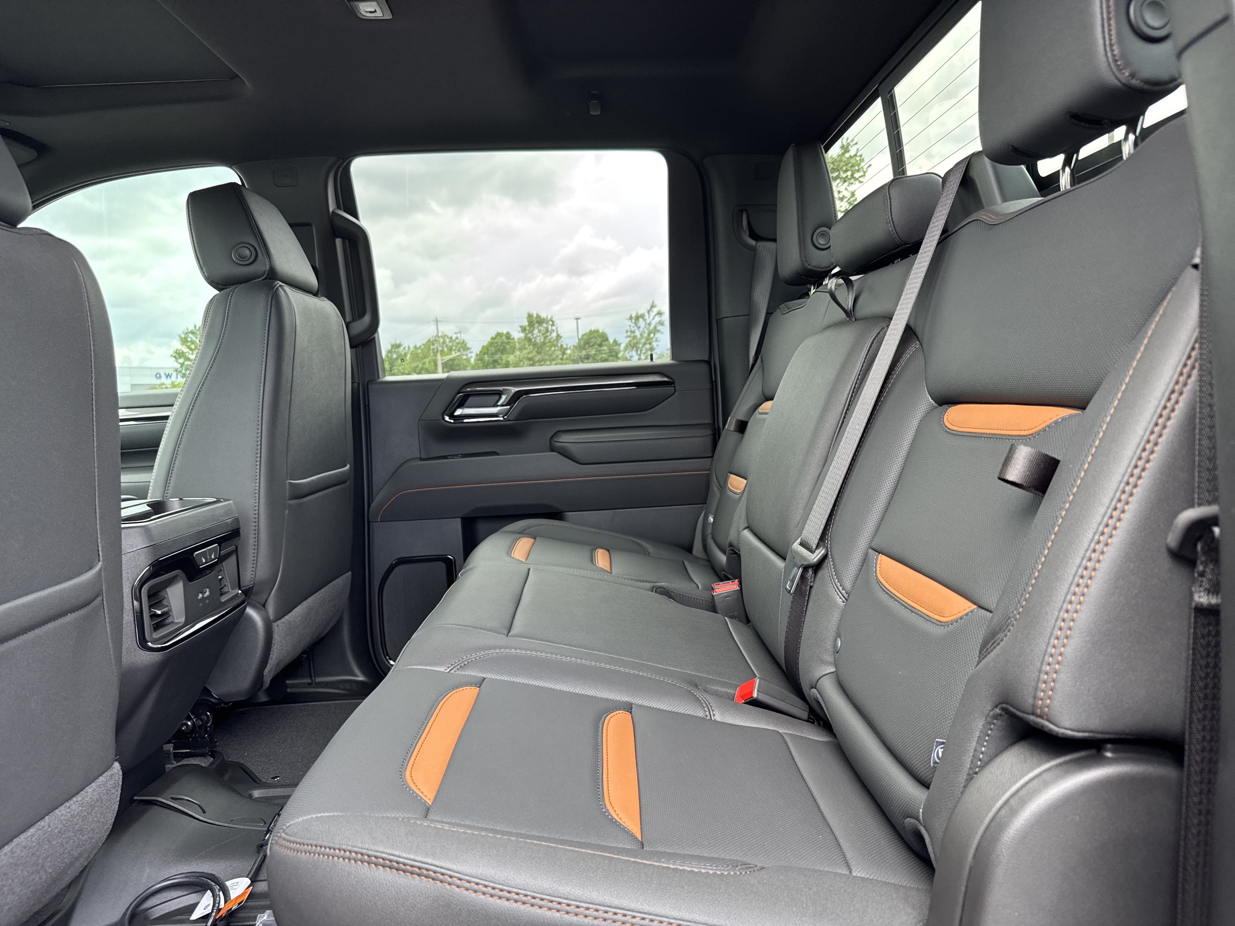New 2026 GMC Sierra 2500 AT4 w/ AT4 Premium Plus Package AWD/4WD image 31