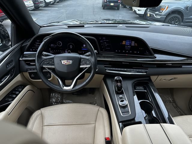 Used 2024 Cadillac Escalade Premium Luxury AWD/4WD image 13