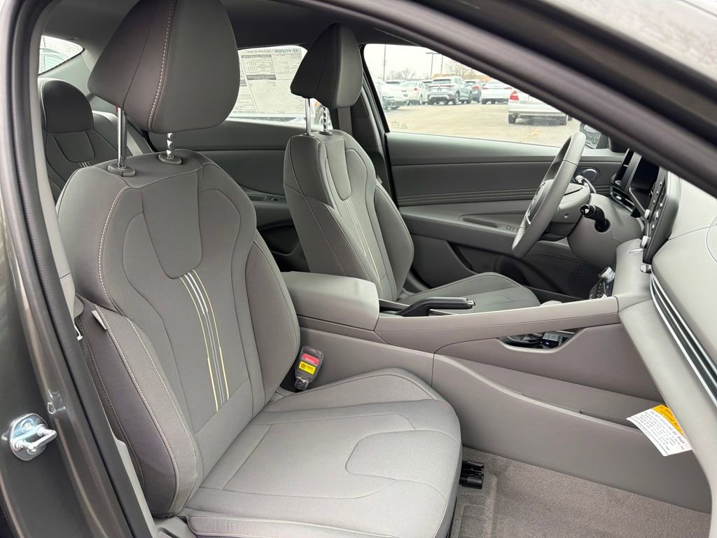 Used 2026 Hyundai Elantra Sport image 31