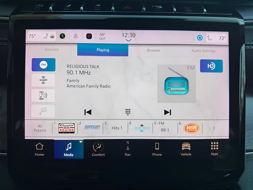 Used 2023 Jeep Grand Cherokee Limited w/ Black Appearance Package image 35