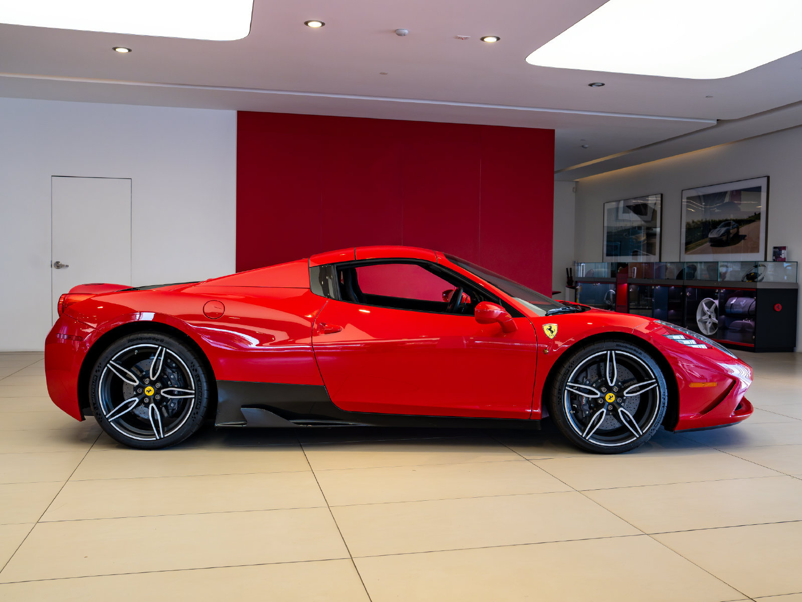 Used 2015 Ferrari 458 Speciale A RWD image 31