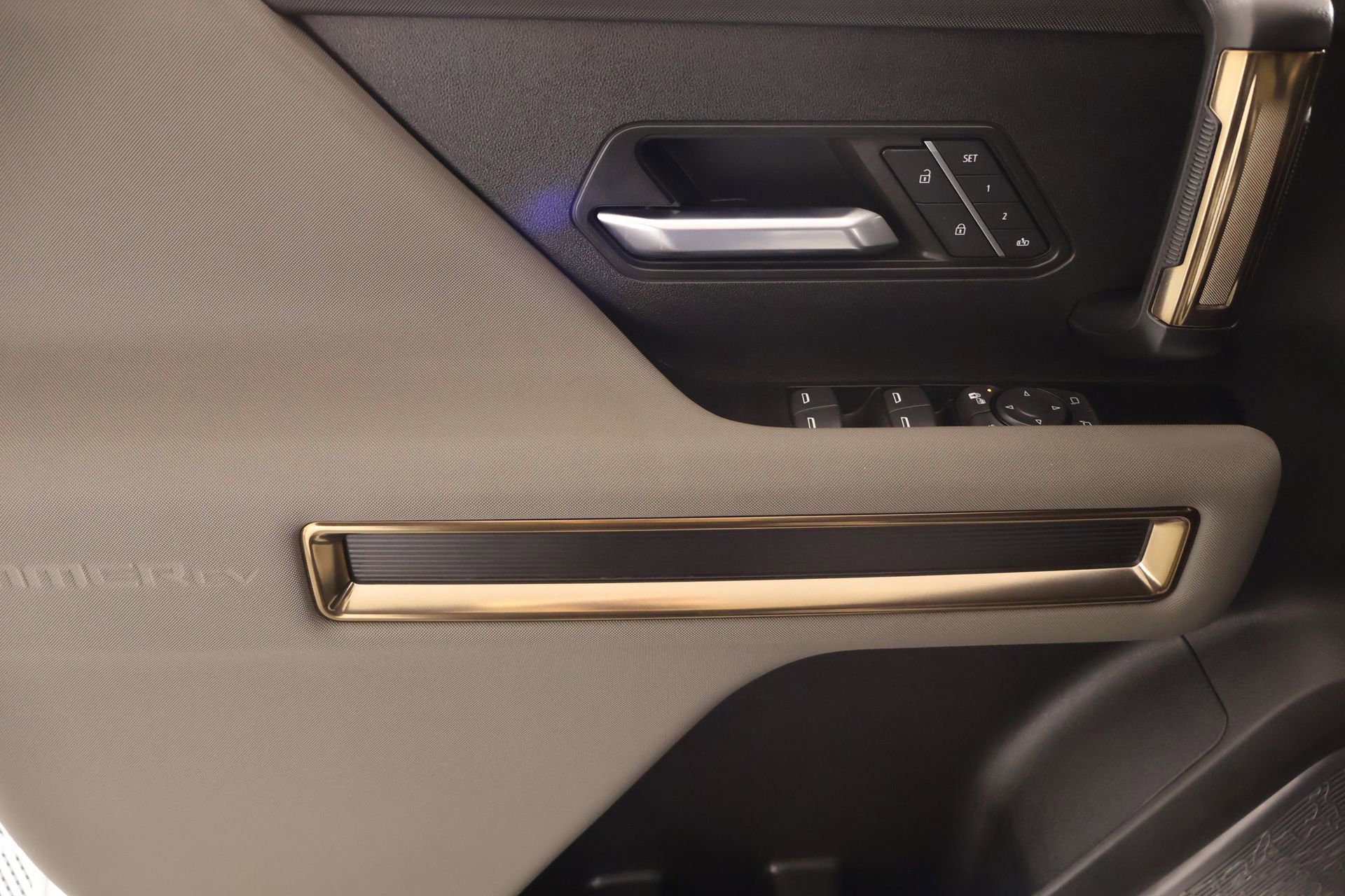 Used 2024 GMC Hummer EV 2X w/ LPO, Illumination Package image 16