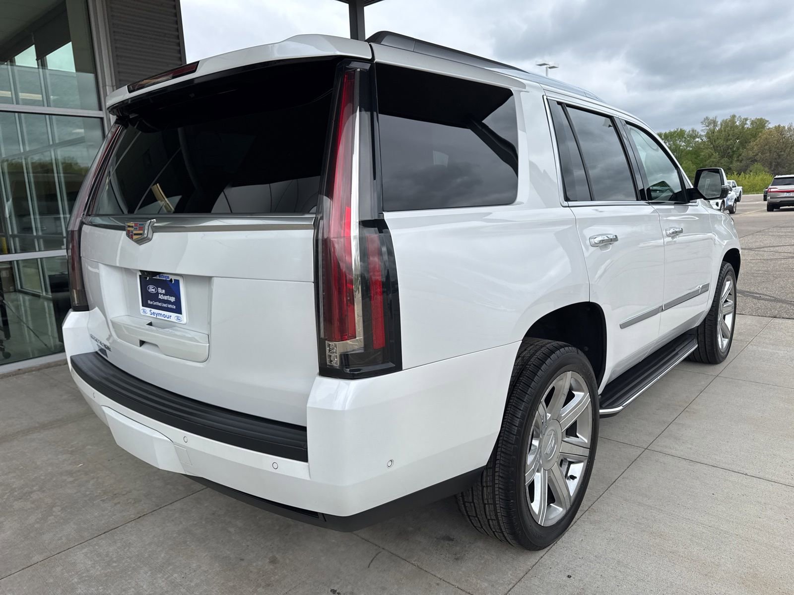 Used 2019 Cadillac Escalade Luxury AWD/4WD image 9