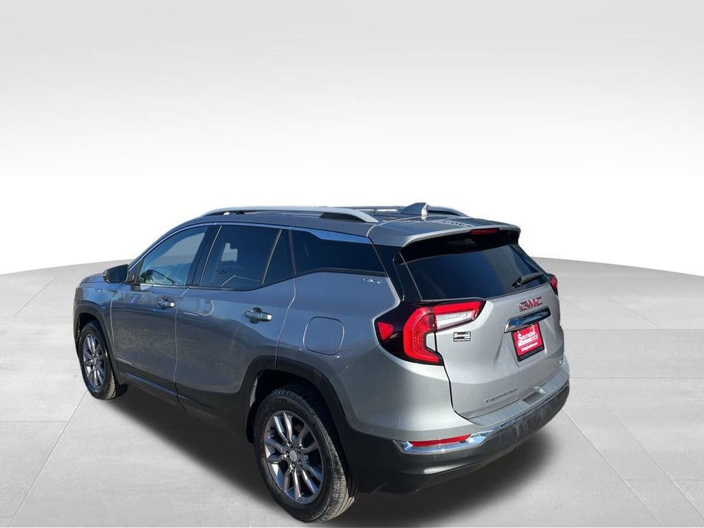 Used 2024 GMC Terrain SLT image 13