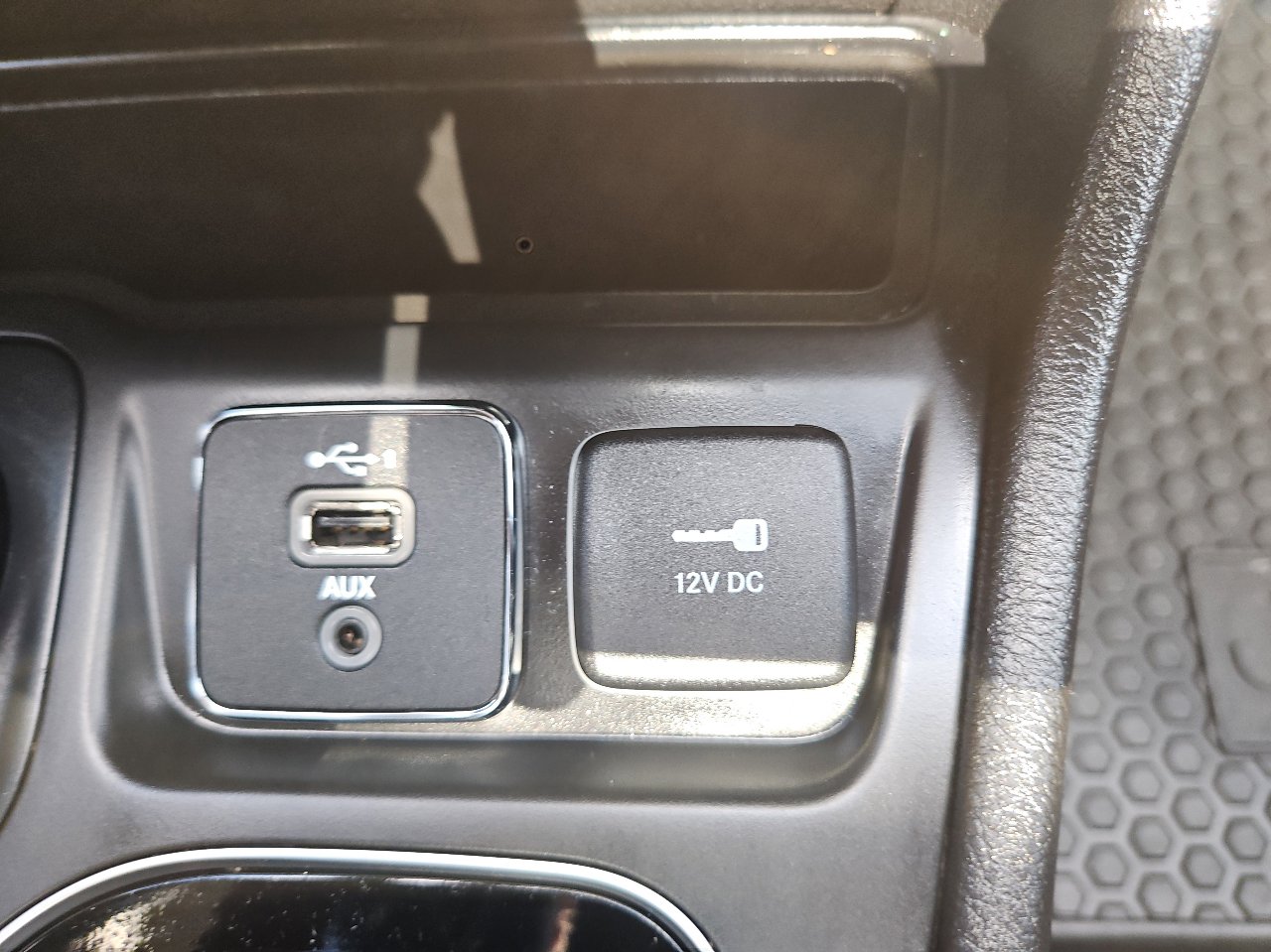 Used 2020 Jeep Cherokee Latitude Plus image 39