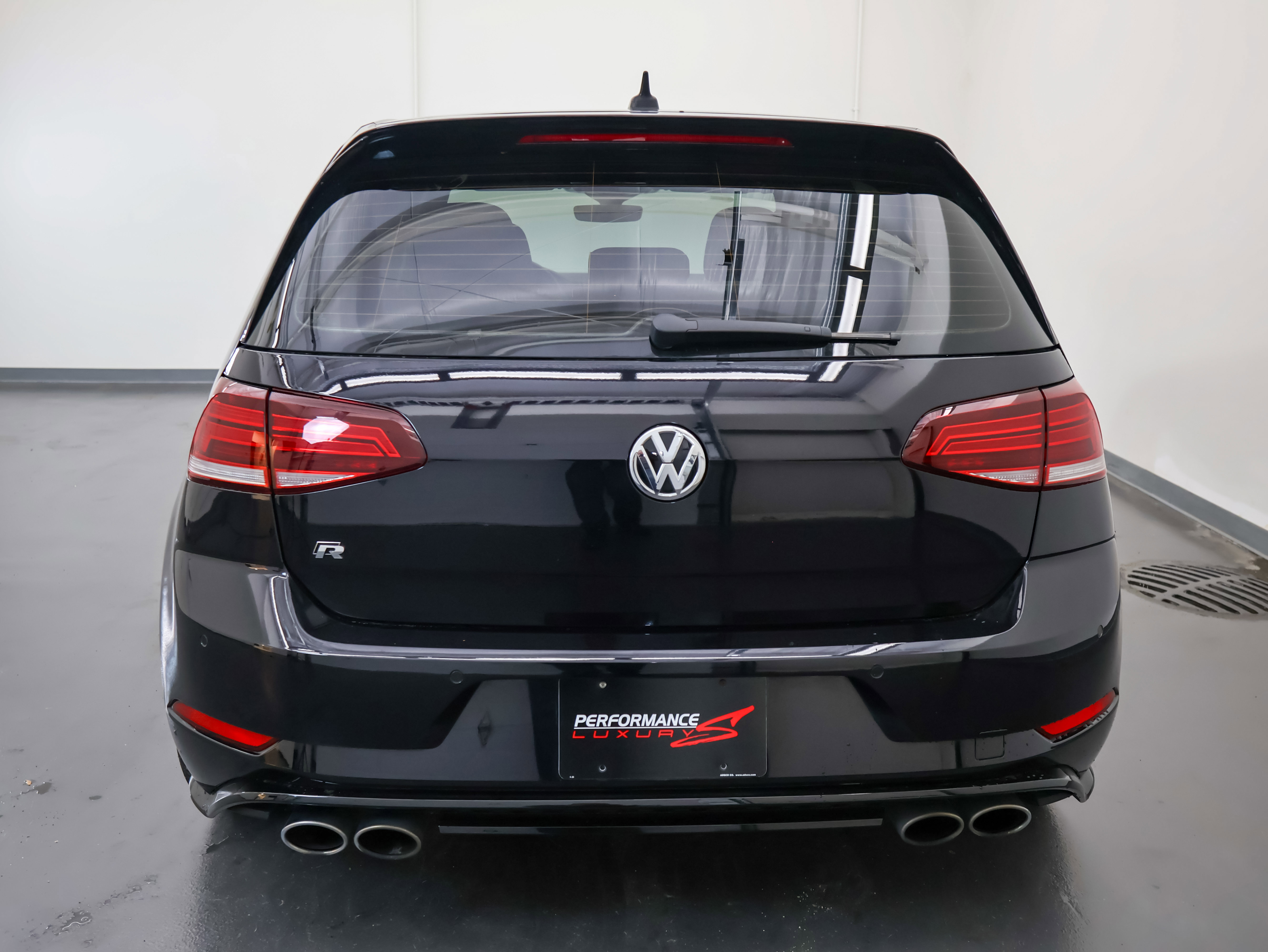Used 2019 Volkswagen Golf R 4-Door image 4